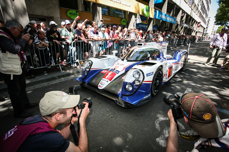 Illustration for article titled Why The Hell Would Anyone Watch A 24-Hour Car Race? An Explainer